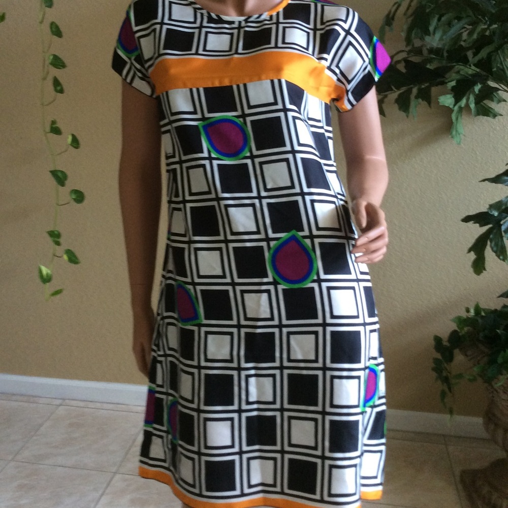 NWT Dolce&Gabbana dress.size 38.Authentic.Silk